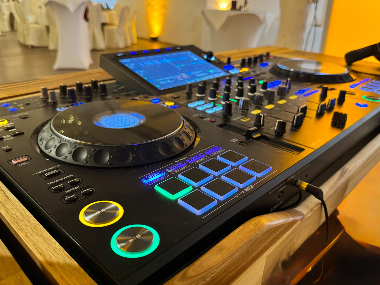 Design DJ Tisch